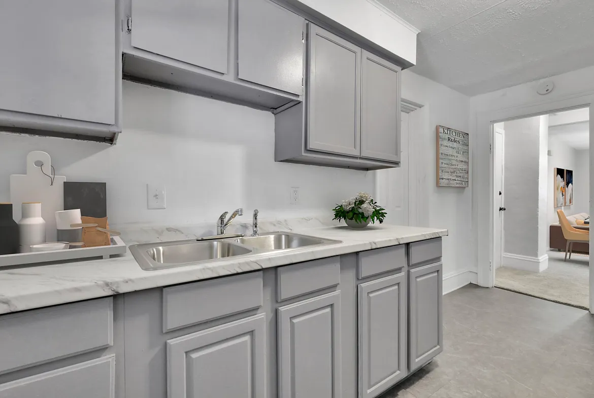 2 bed, 930 sqft, $1,100 — Photo 4