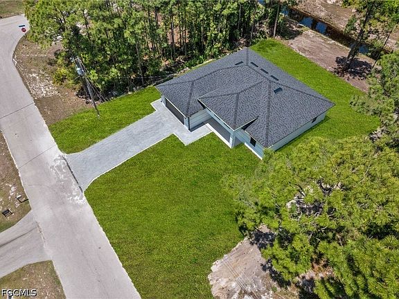 3rd image of 507 Trinity St E