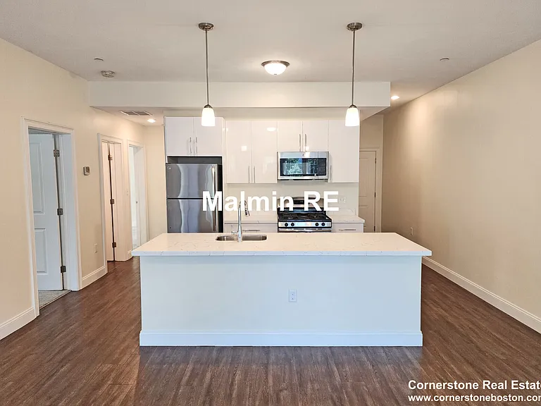 81 Amory St #204 — Photo 6