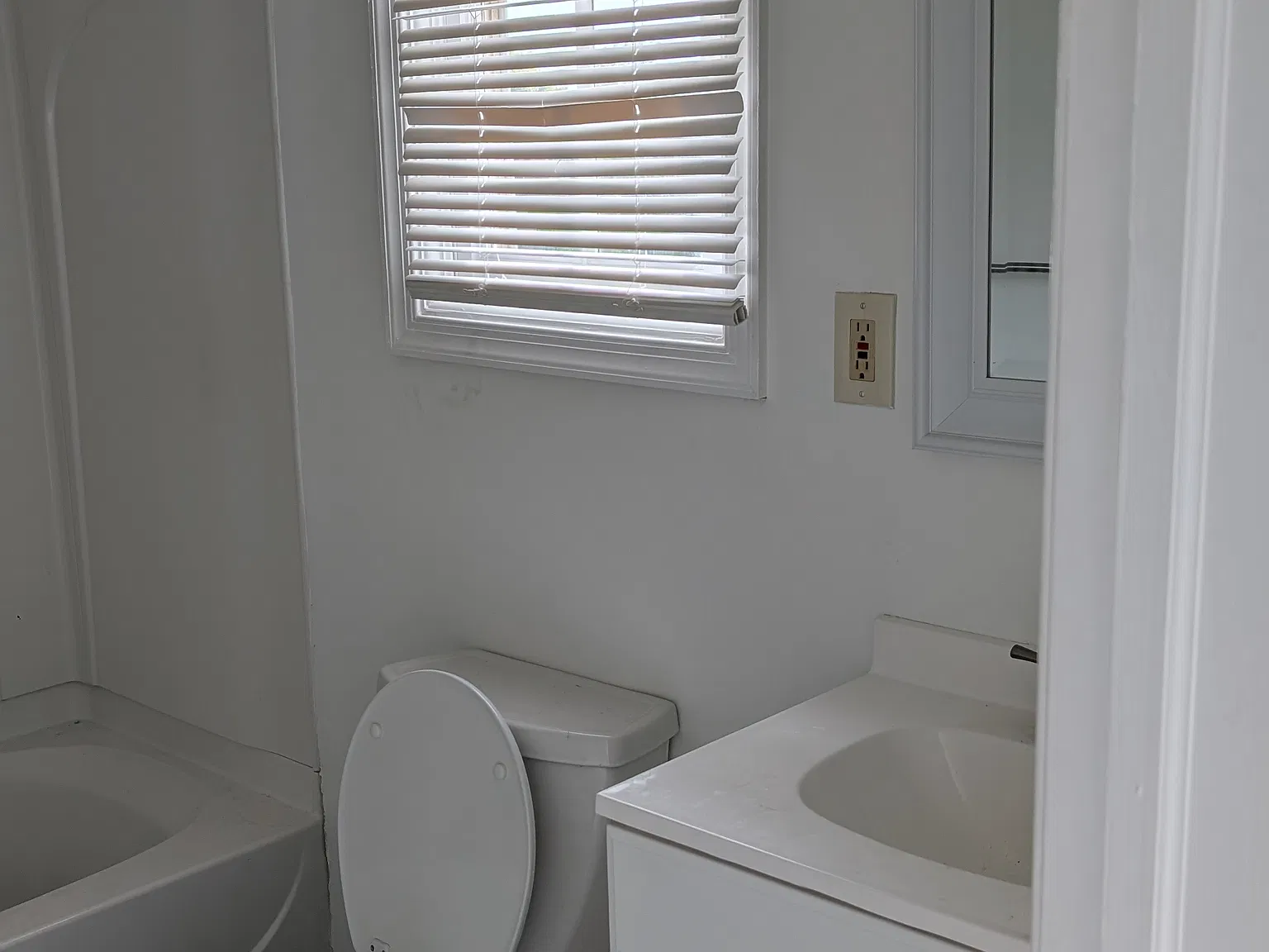 2 bed, 700 sqft, $1,600 — Photo 1