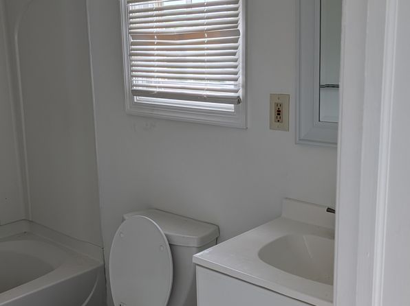 124 N Willow St Floor 3