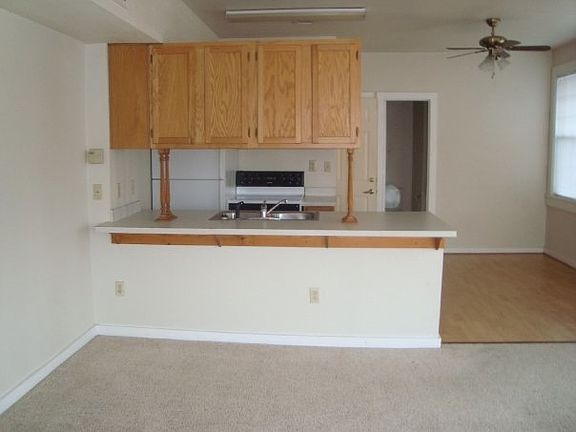 4th image of 530 7th St APT 205
