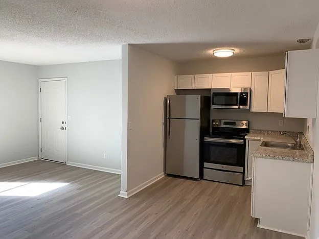 340 Holiday Dr — Photo 5