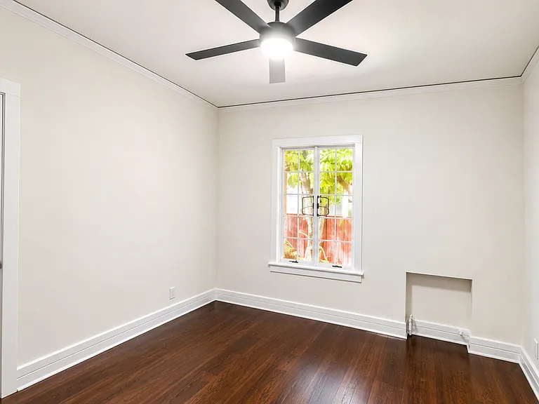 1746 N Kingsley Dr — Photo 8