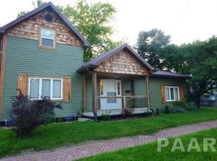 72 N Oak St, Farmington, IL 61531