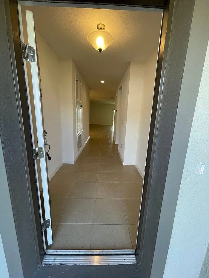 4 bed, 3.0 bath, 2105 sqft, $2,195 — Photo 2