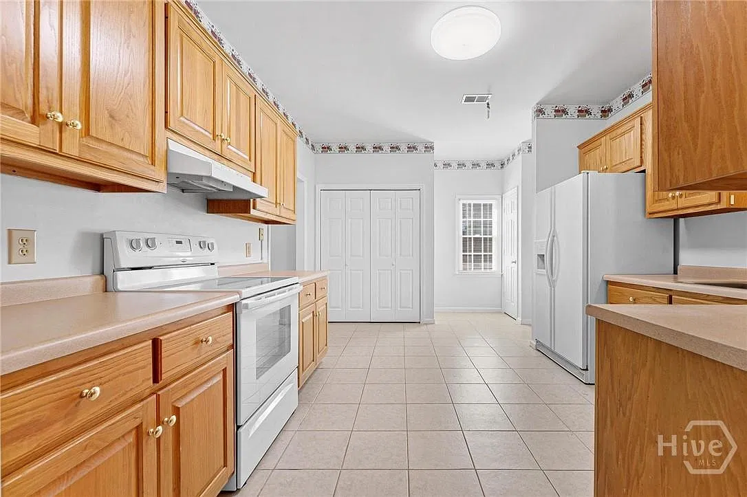 3 bed, 2.0 bath, 1632 sqft, $1,590 — Photo 3