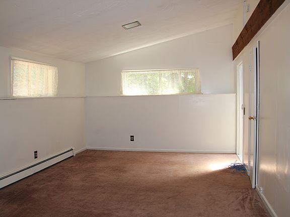 Lg Bdrm/ Bath +Private entry