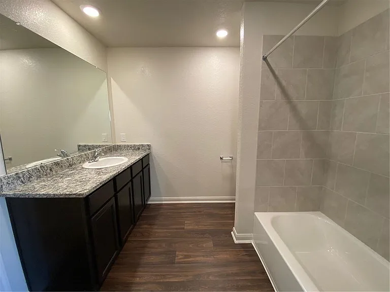 401 Hyacinth Way — Photo 18