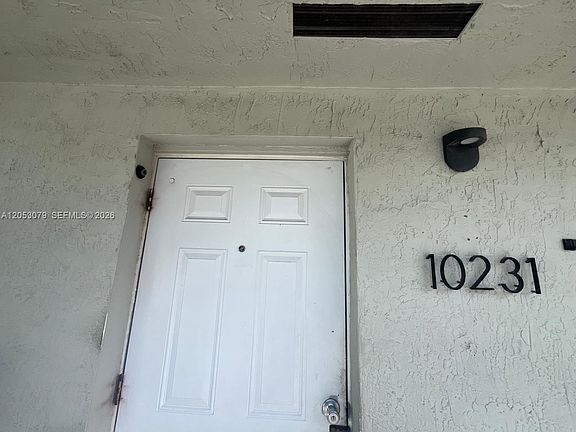 5th image of 10229 SW 173rd St #1