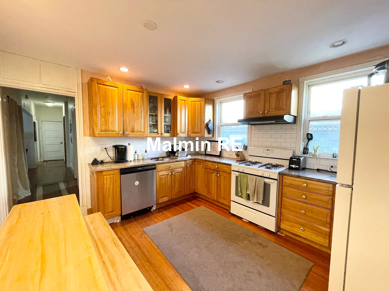 4 bed, 9999 sqft, $5,700 — Photo 1