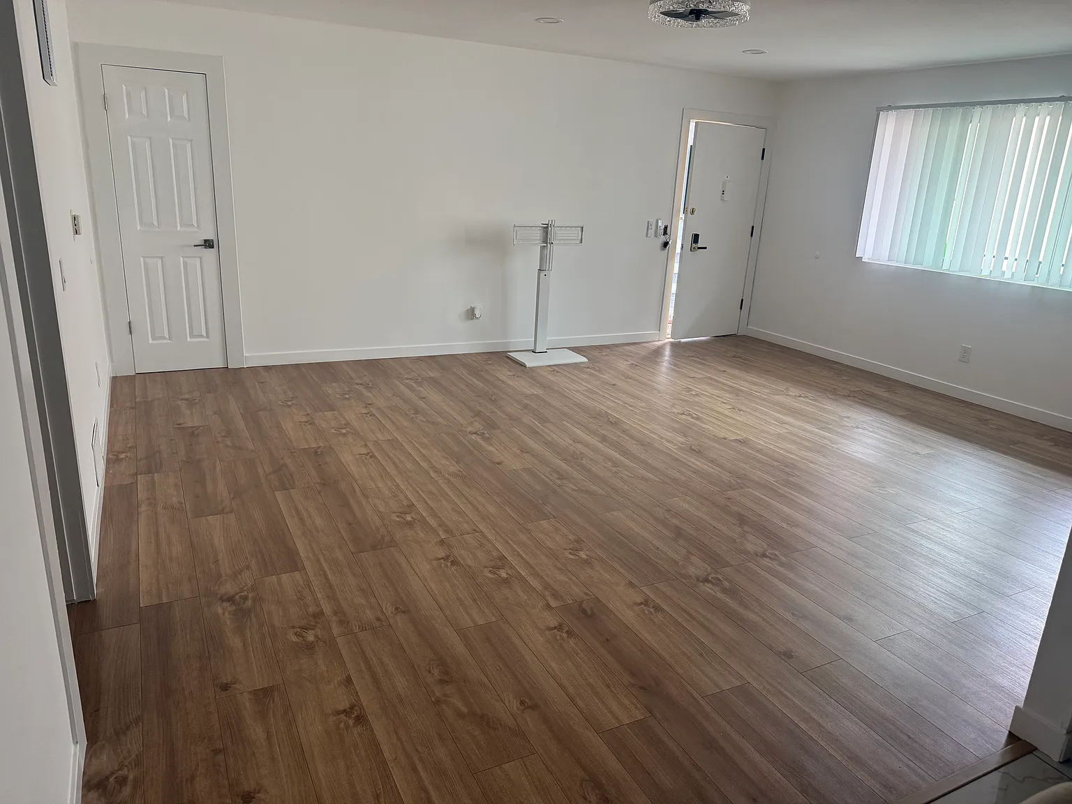 2 bed, 1000 sqft, $2,500 — Photo 2
