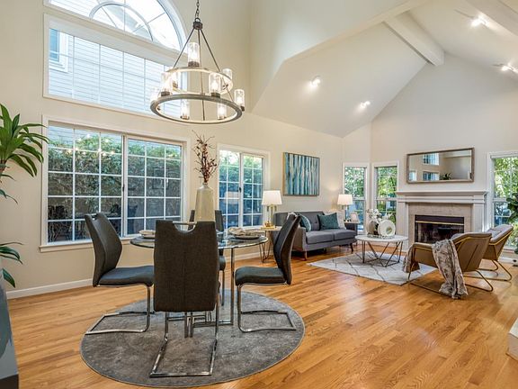 4th image of 408 Wembley Ct