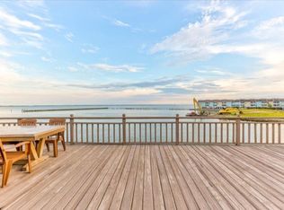 423 Hana Dr, Tiki Island, TX 77554