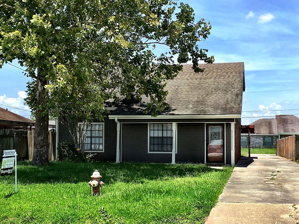 1st image of 320 Camille Dr