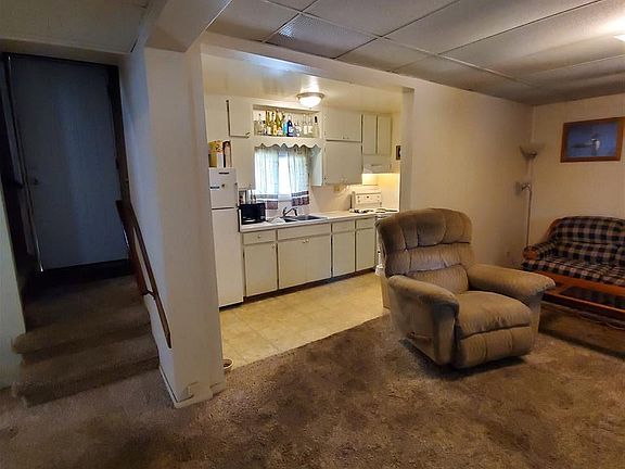 3rd image of 425 Howard St