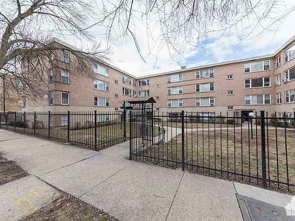 2nd image of 6124 N Seeley Ave #2WT