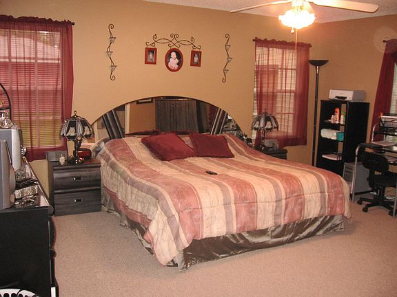 Master Bedroom 14'x16'