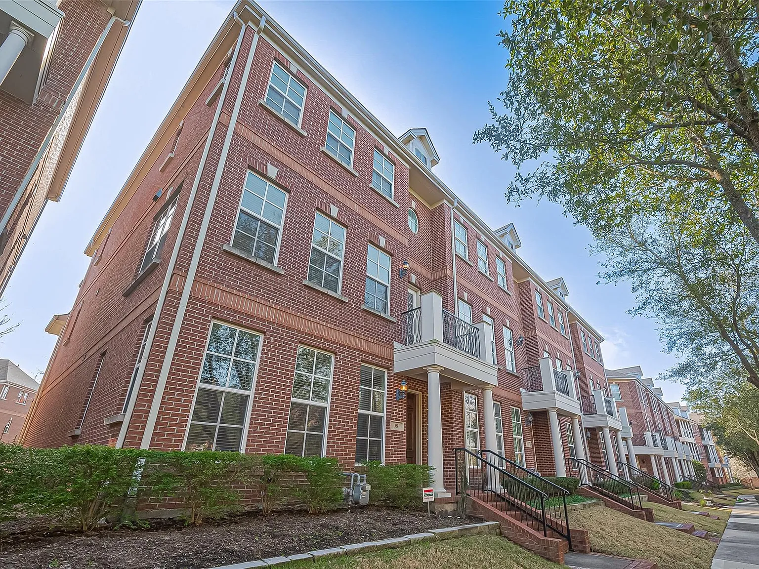 3 bed, 3.5 bath, 2694 sqft, $4,500 — Photo 3