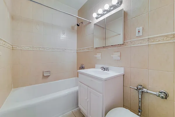 Rented by Revona Properties | media 13