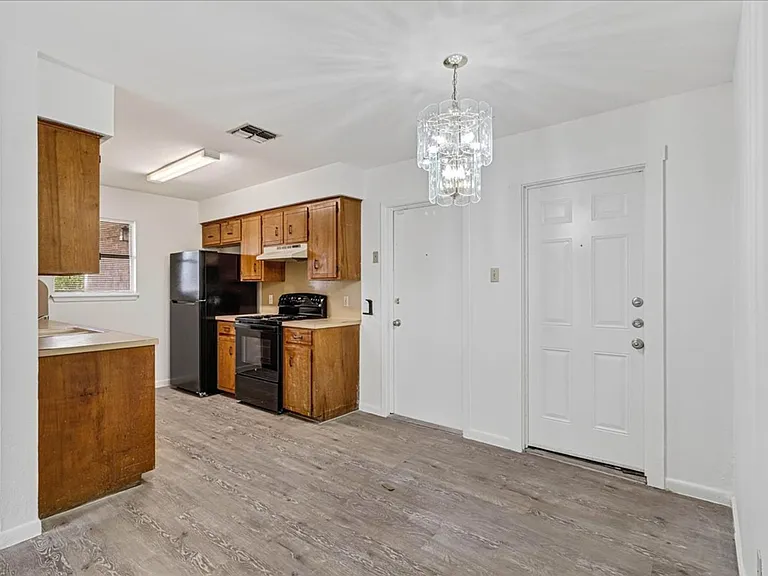 1622 La Joya St — Photo 11