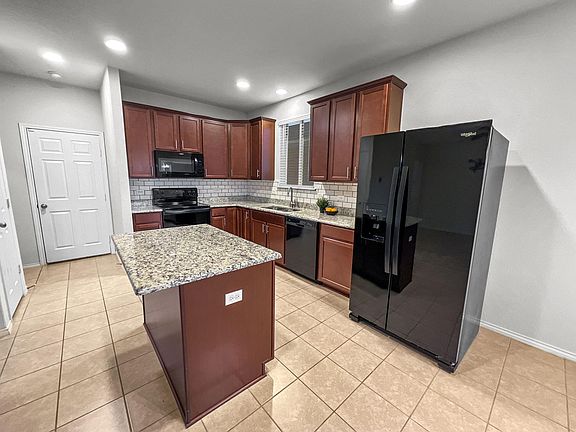 5th image of 3305 Beau Pl