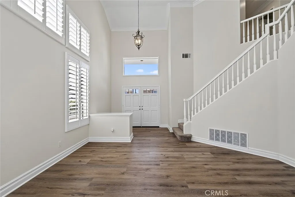 5 bed, 2928 sqft, $8,750 — Photo 4