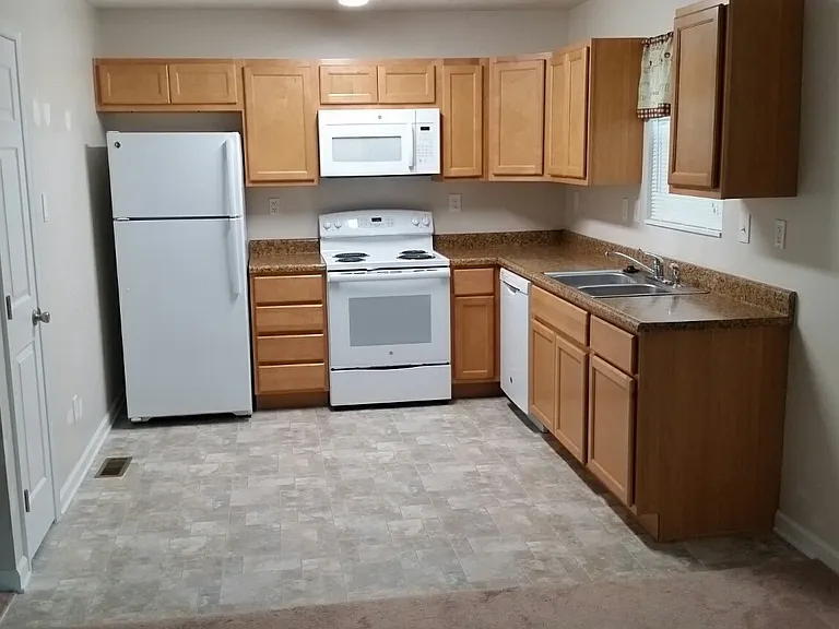 1602 Tamworth Cir — Photo 2