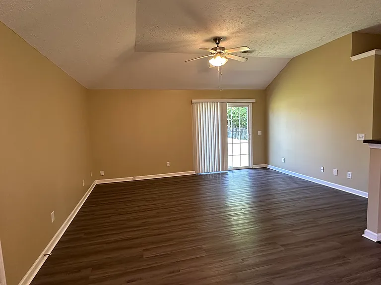 556 Rose Cottage Cir — Photo 4
