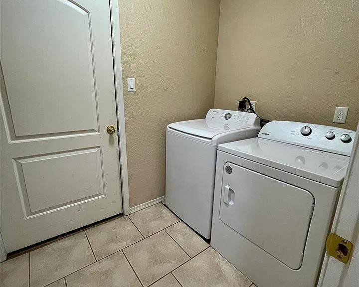 2330 W 22nd Pl — Photo 20