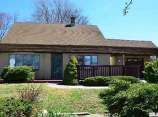 61 Anchor Ln, Levittown, NY 11756