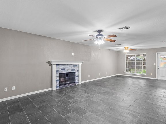 3rd image of 7218 Yaupon Dr