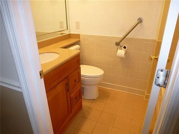 3rd image of 208 Riverwood Dr