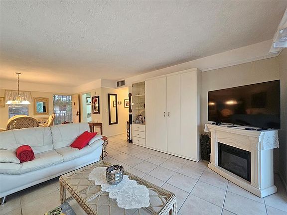 5th image of 2871 Somerset Drive #205