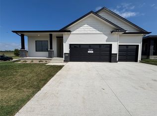 8141 Buckley St, Johnston, IA 50131