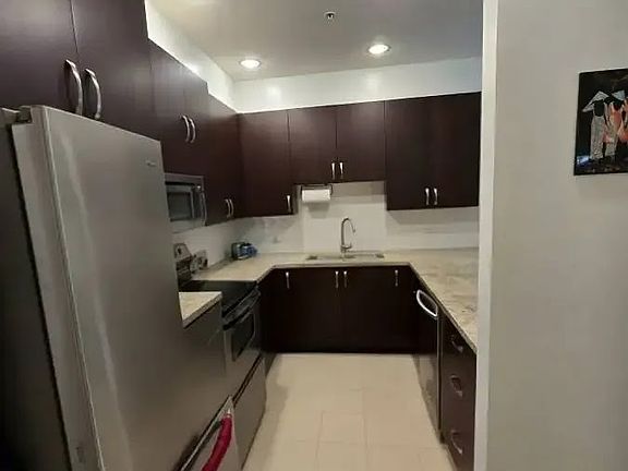 4th image of 10237 133rd St #6