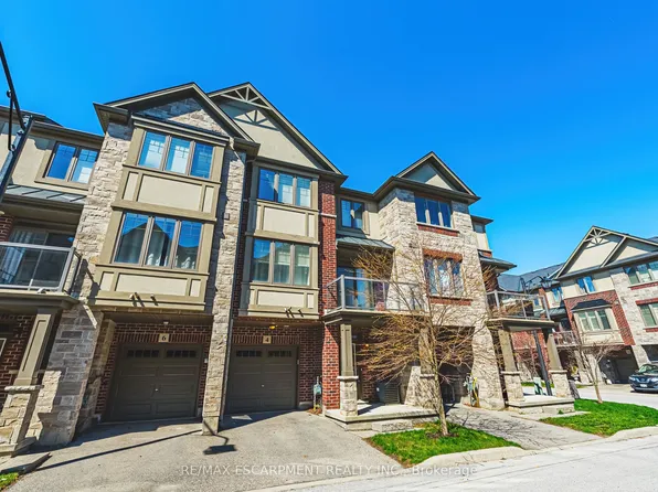 4 Bird Ln, Hamilton, ON L9G 0G7