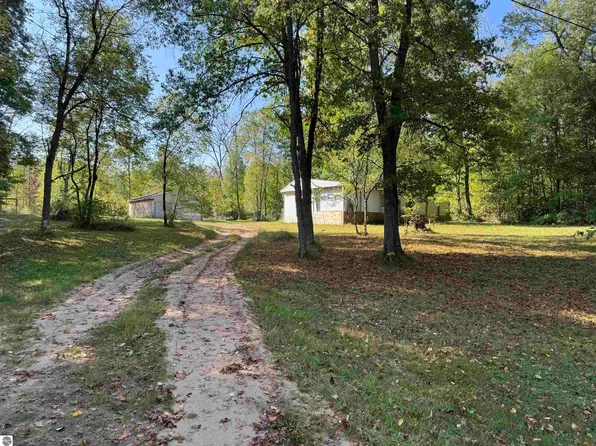 1585 W Clarence Rd, Harrison, MI 48625