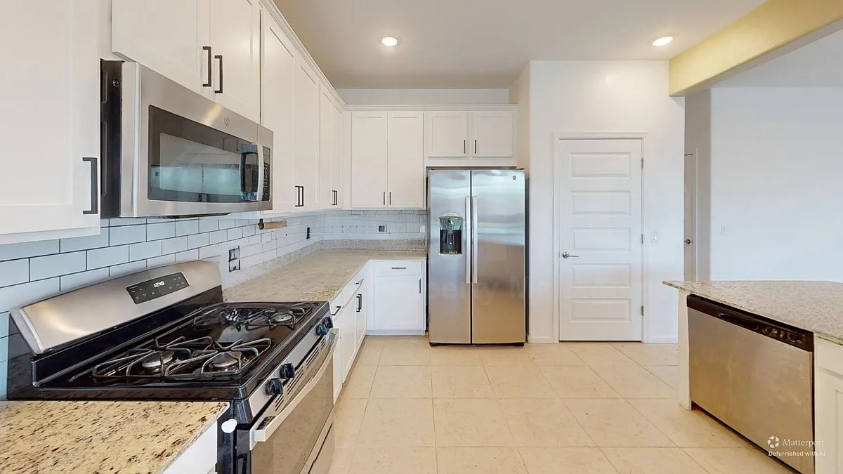 4 bed, 2.5 bath, 2391 sqft, $2,299 — Photo 3