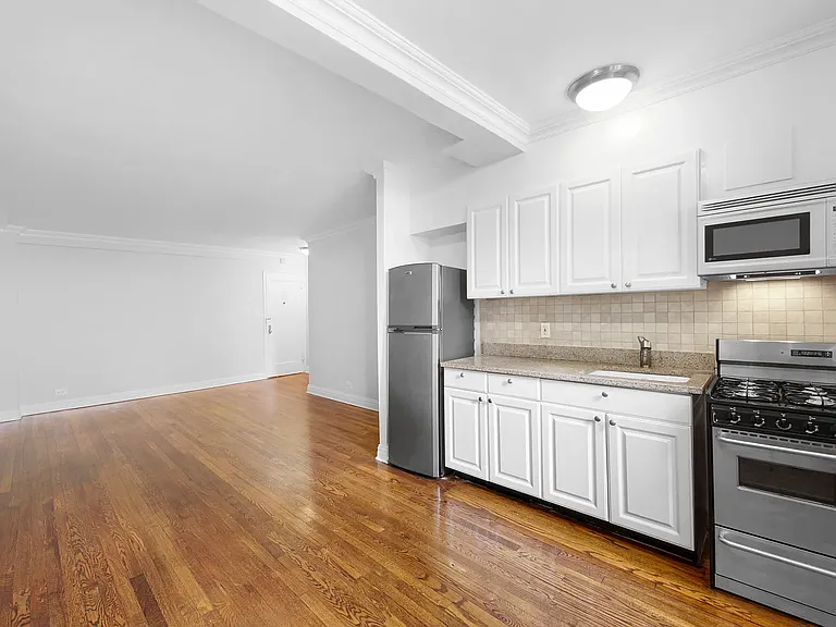 108 W 15th St #5J — Photo 5