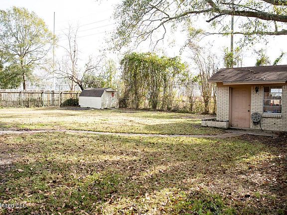 3rd image of 1721 Thomas Jefferson Dr