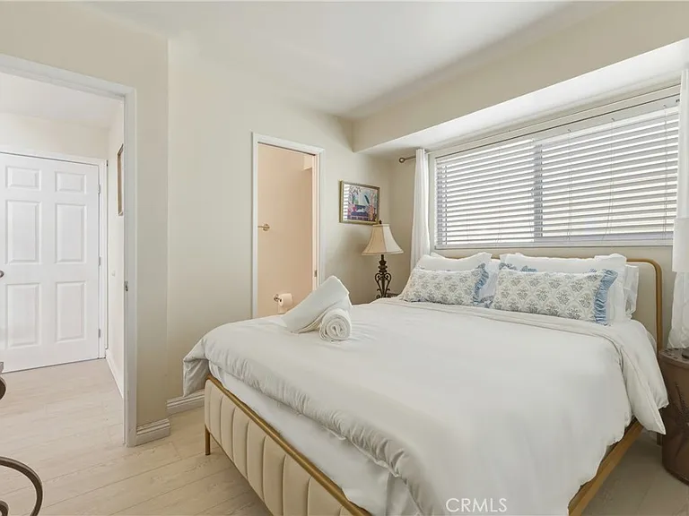 883 Katella St — Photo 25