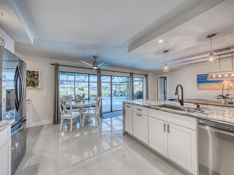 SE 1st Pl — Photo 10