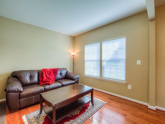 3rd image of 9533 Evergreen Cir