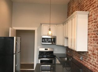 156 S Main St APT 1, Nappanee, IN 46550