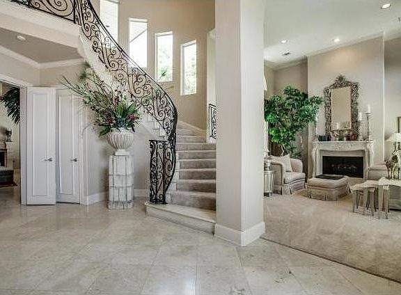 4th image of 4847 Holly Tree Dr