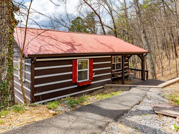 1115 Red Maple Ln, Sevierville, TN 37876
