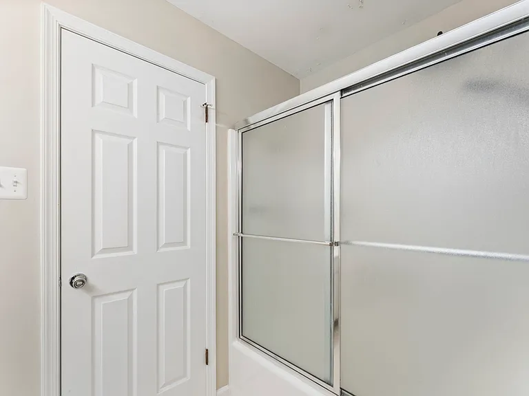 105 Knollwood Ct — Photo 23