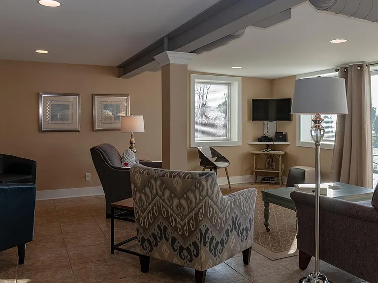17 Emmet Ct #B — Photo 5