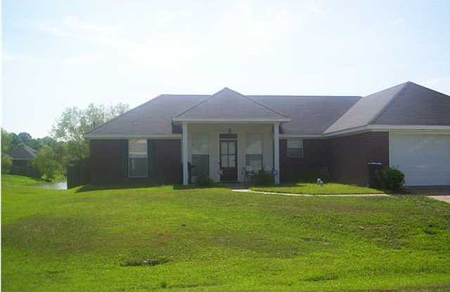 1st image of 415 Willow Bay Dr
